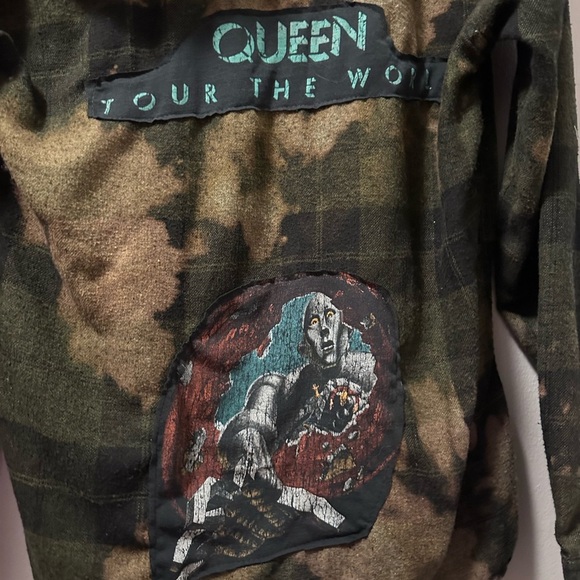 Queen flannel hoodie up cycle bleach pilling - Picture 9 of 9